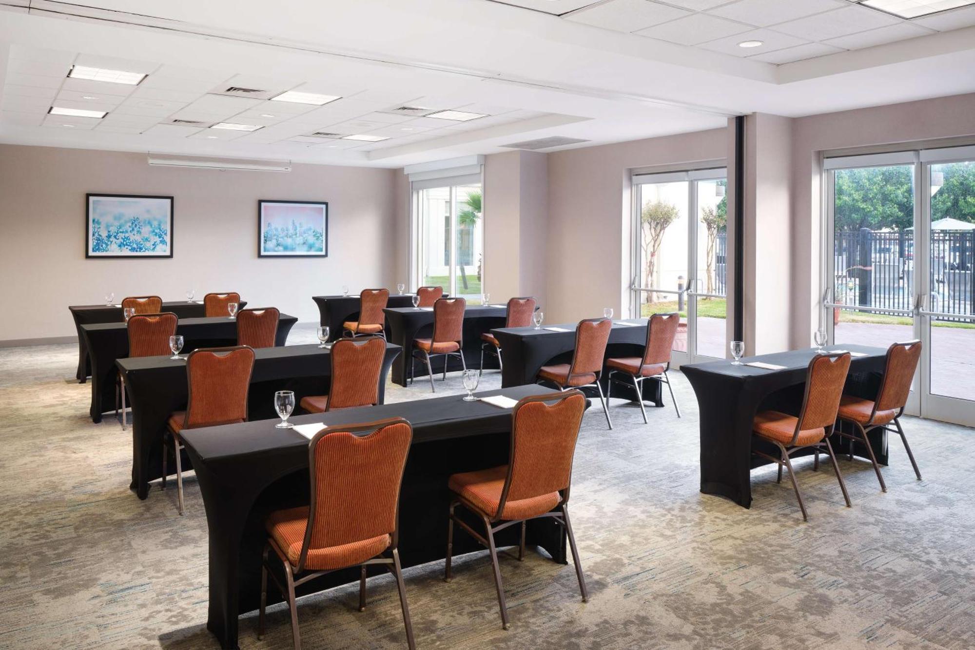 Hilton Garden Inn Houston/Bush Intercontinental Airport Exterior photo